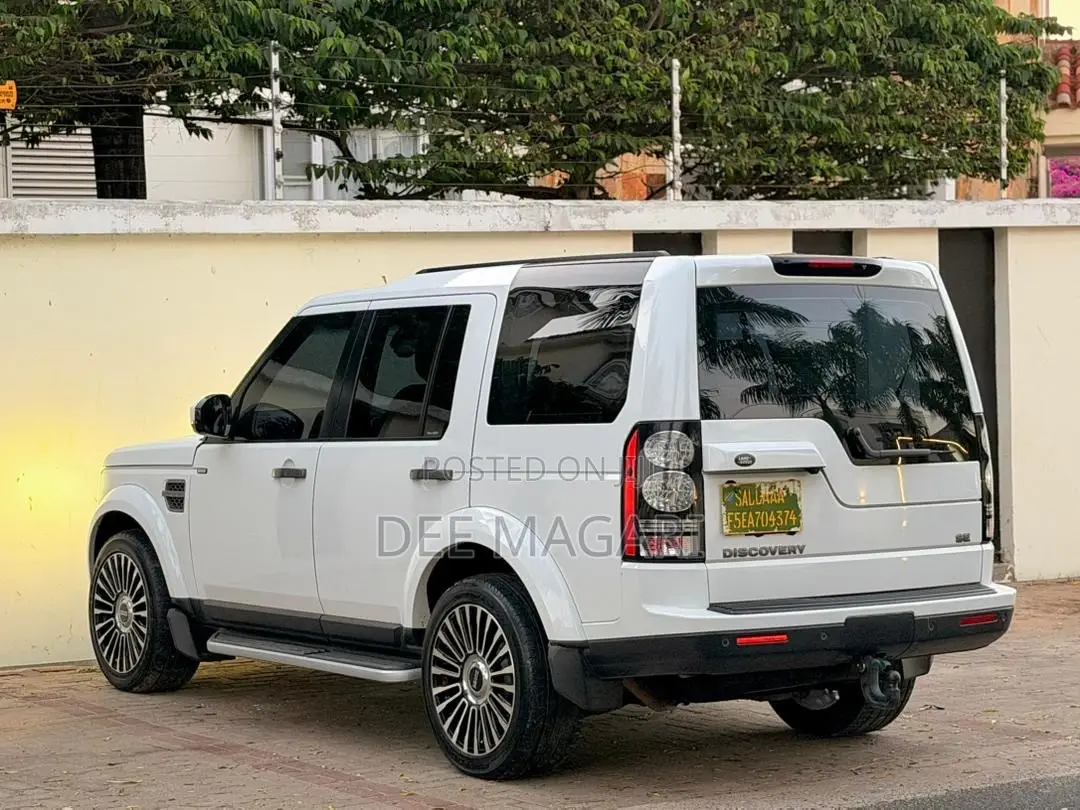 Land Rover Discovery 2016 White