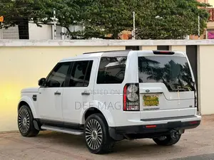 Land Rover Discovery 2016 White