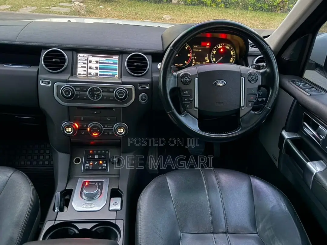 Land Rover Discovery 2016 White