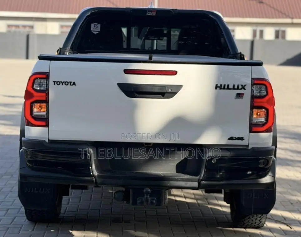 New Toyota Hilux 2025 Pearl