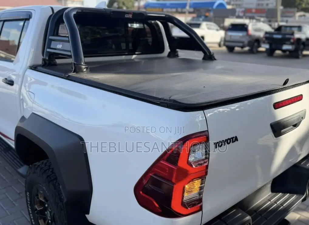 New Toyota Hilux 2025 Pearl