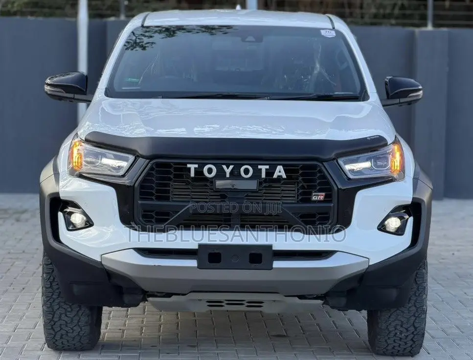 New Toyota Hilux 2025 Pearl