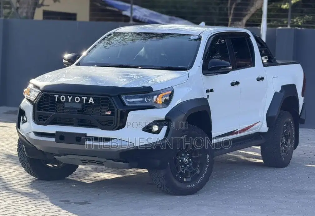 New Toyota Hilux 2025 Pearl
