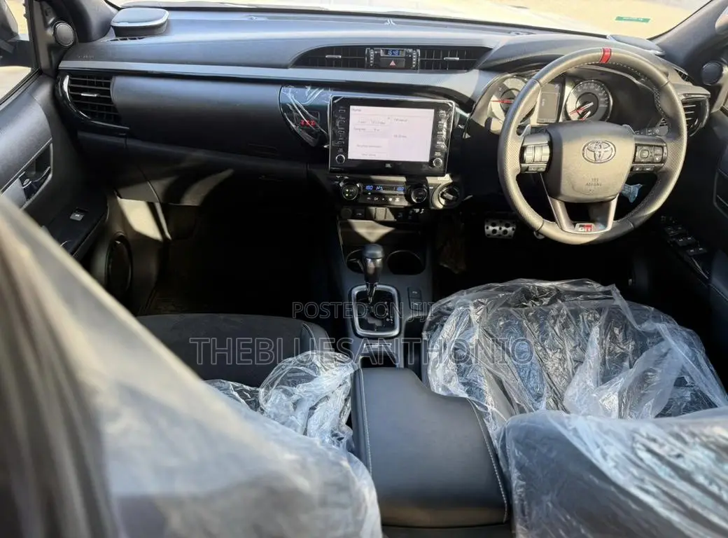 New Toyota Hilux 2025 Pearl