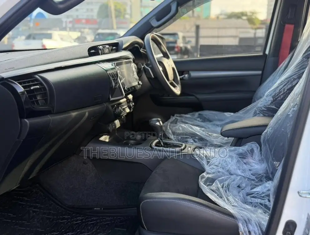 New Toyota Hilux 2025 Pearl