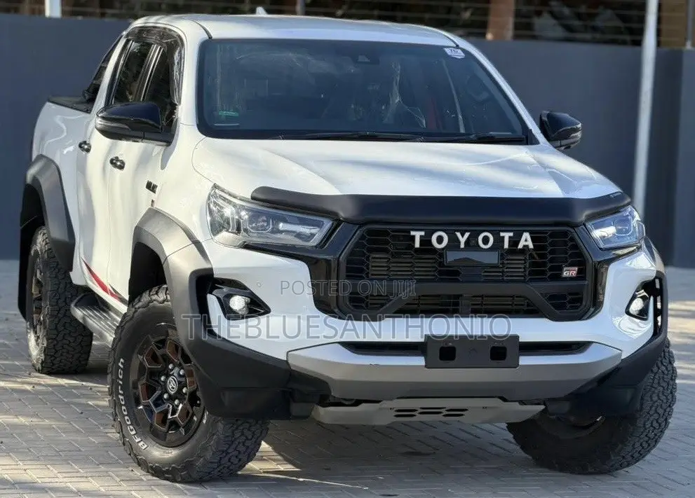 New Toyota Hilux 2025 Pearl