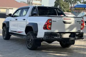 New Toyota Hilux 2025 Pearl