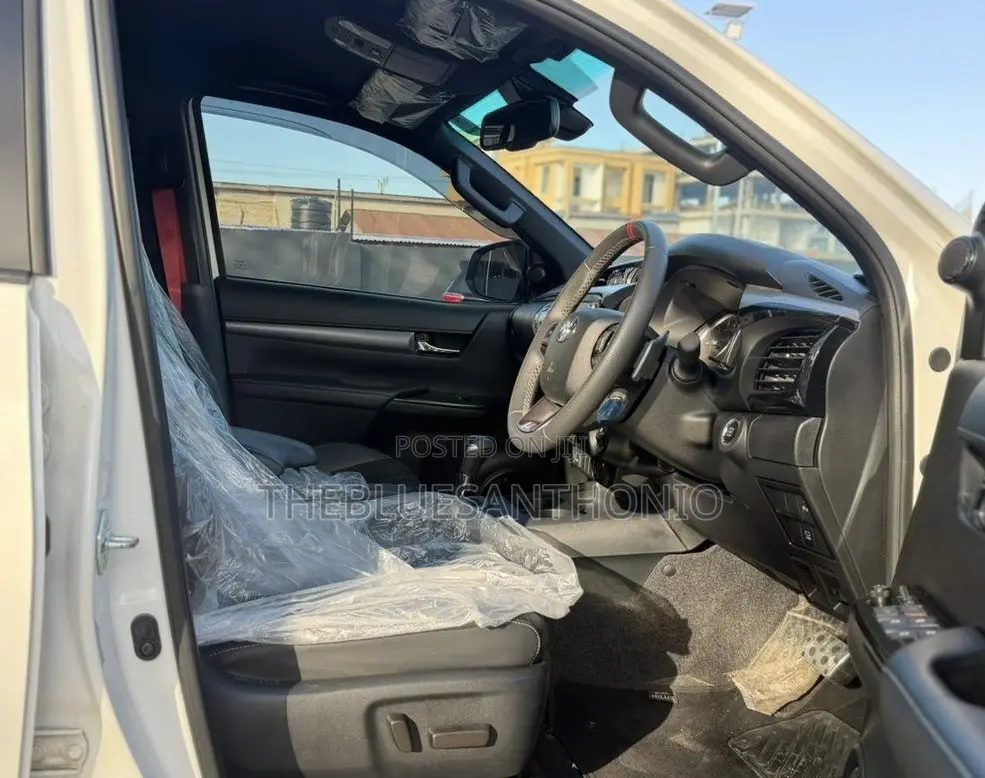 New Toyota Hilux 2025 Pearl
