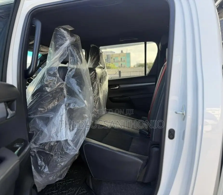 New Toyota Hilux 2025 Pearl