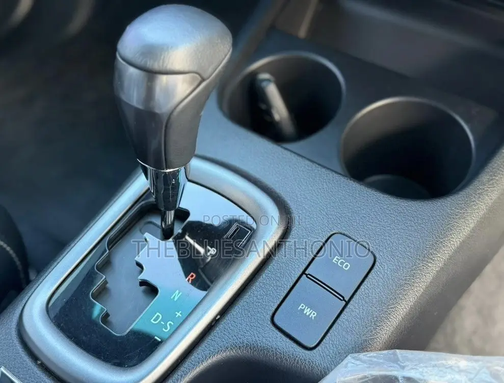 New Toyota Hilux 2025 Pearl