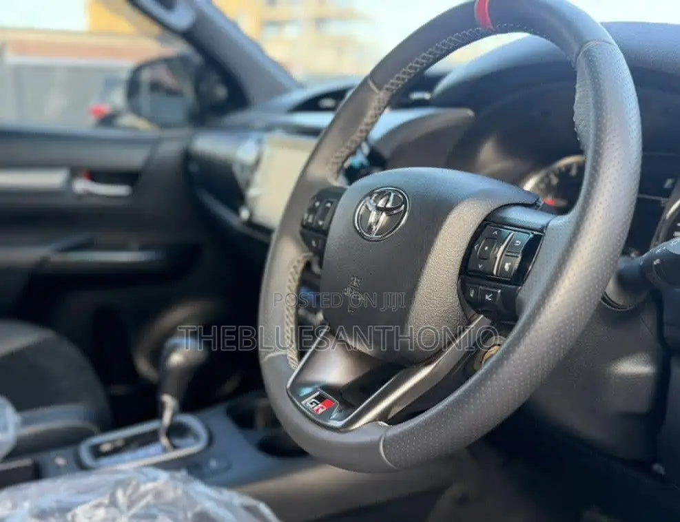 New Toyota Hilux 2025 Pearl