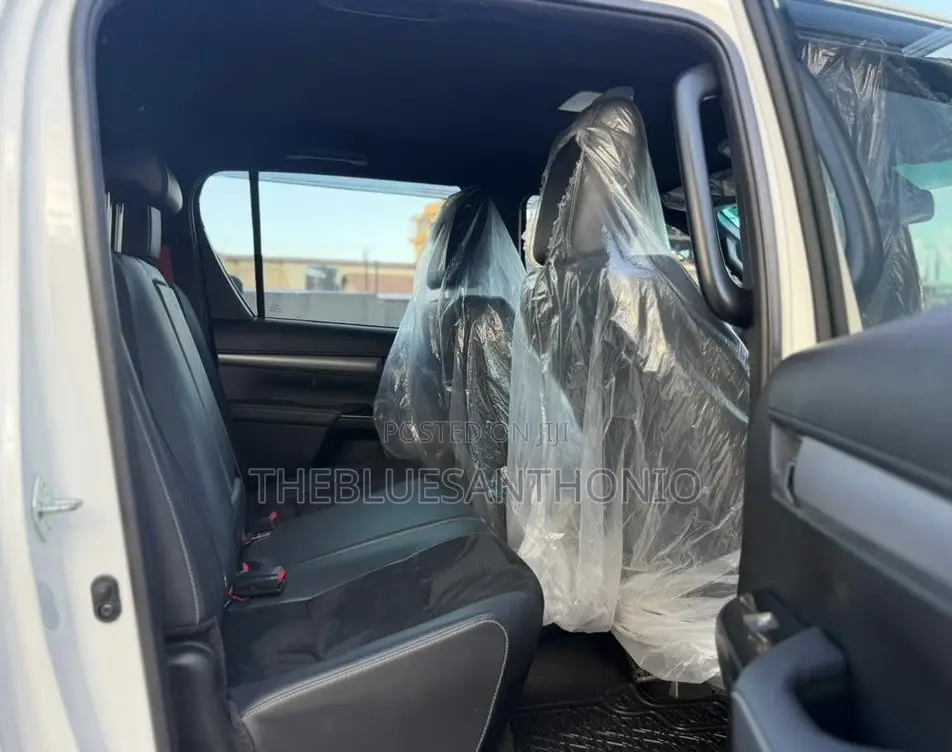New Toyota Hilux 2025 Pearl