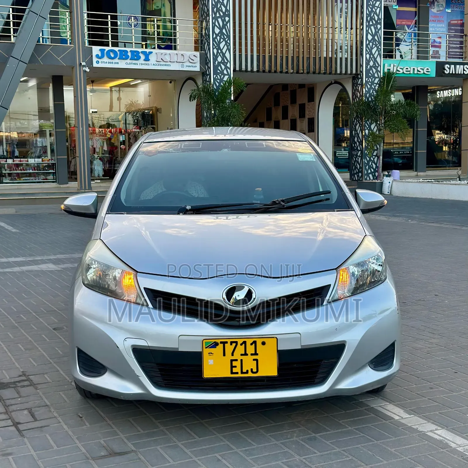 Toyota Vitz 2013 Silver