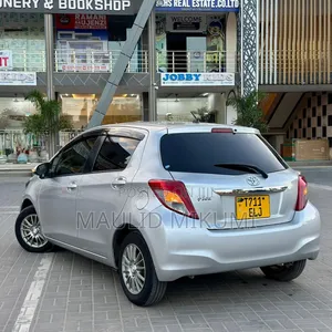 Toyota Vitz 2013 Silver