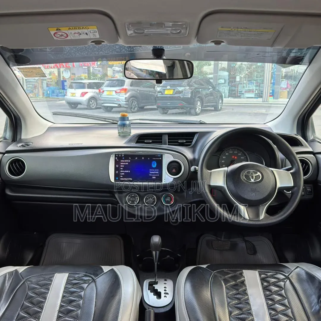 Toyota Vitz 2013 Silver