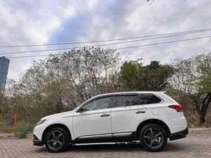 Mitsubishi Outlander 2016 White