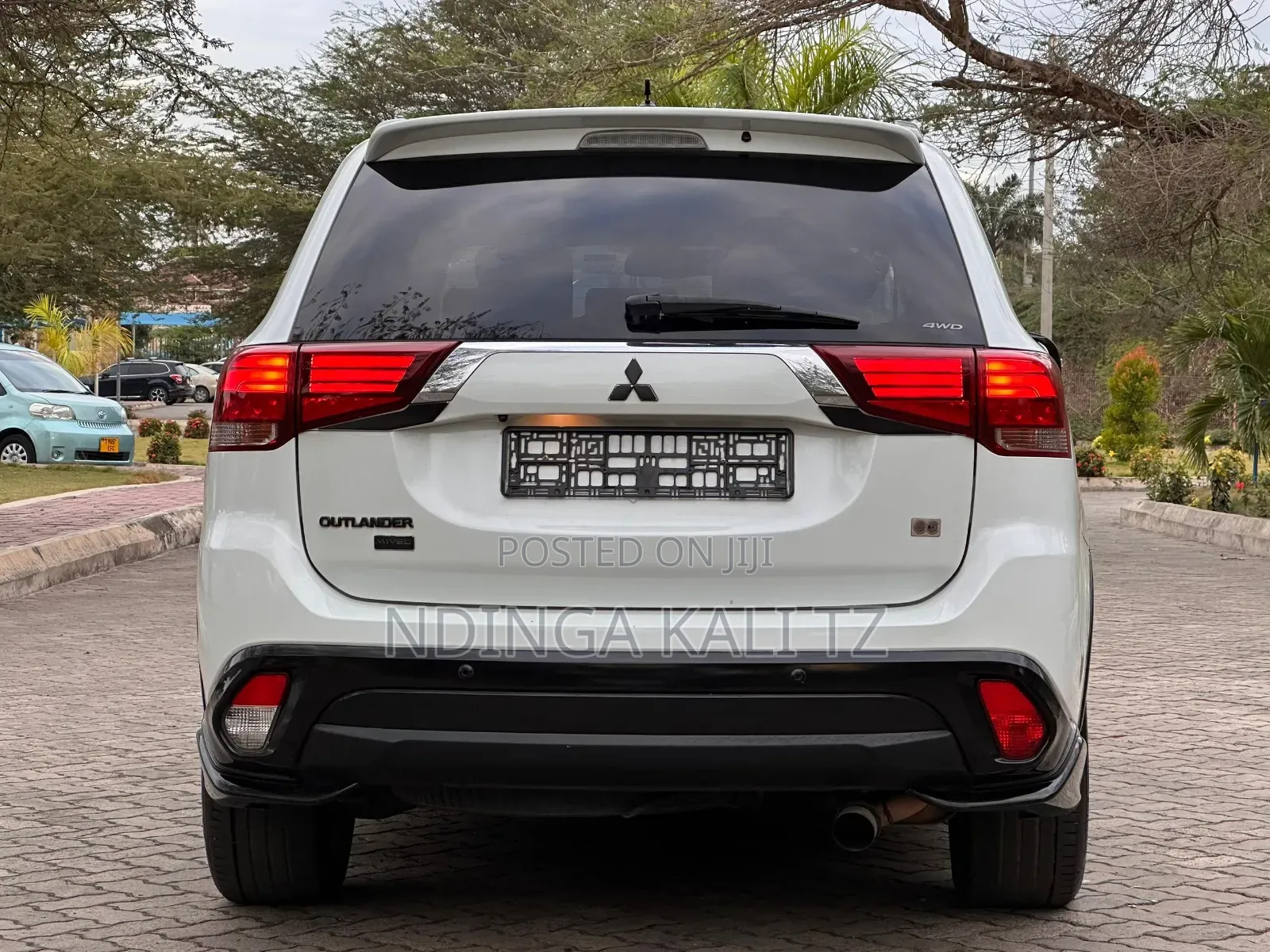 Mitsubishi Outlander 2016 White