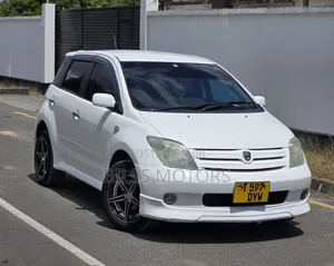 Toyota IST 2004 White
