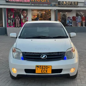 Toyota IST 2006 White