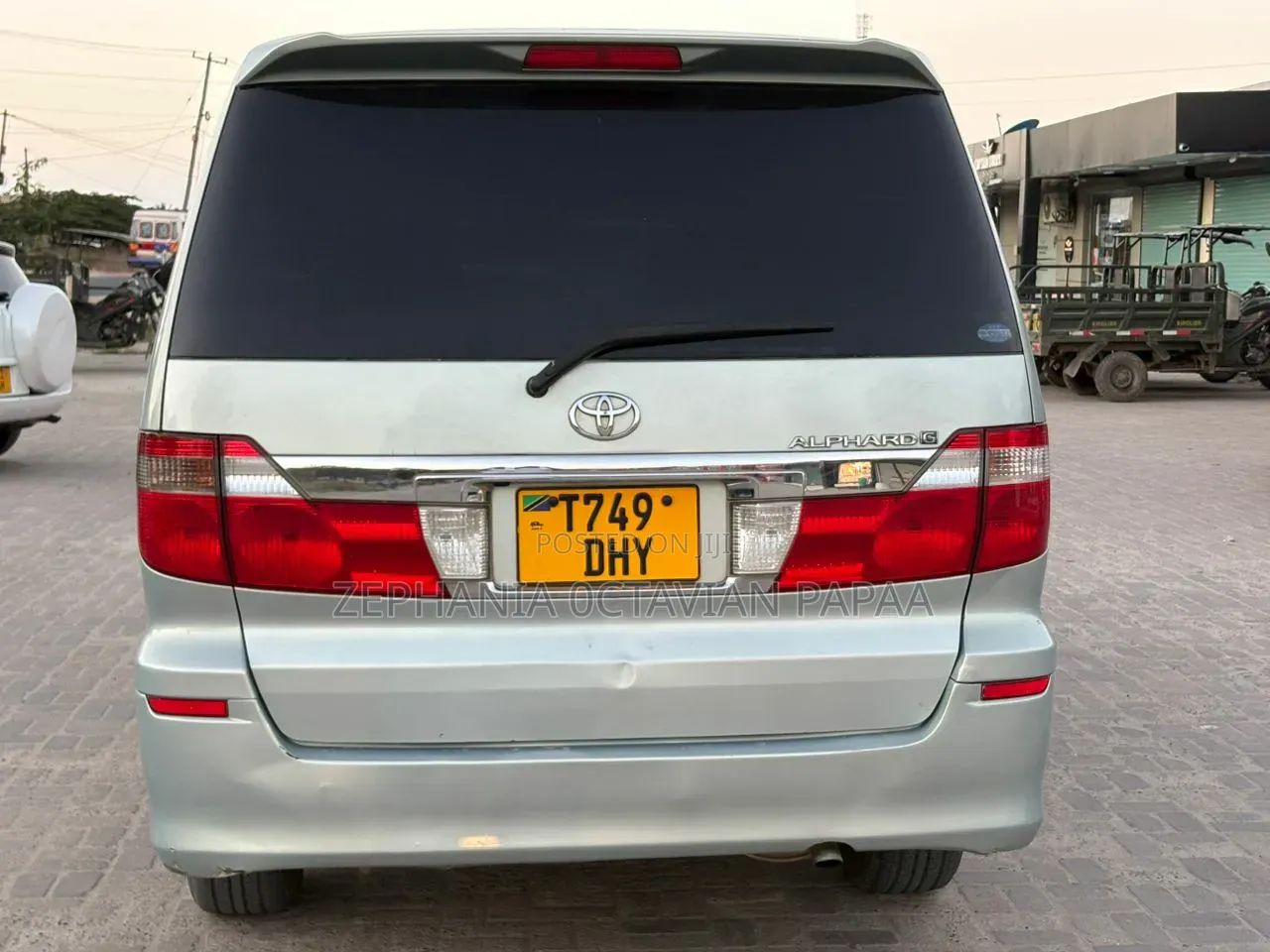 Toyota Alphard 2004 Silver