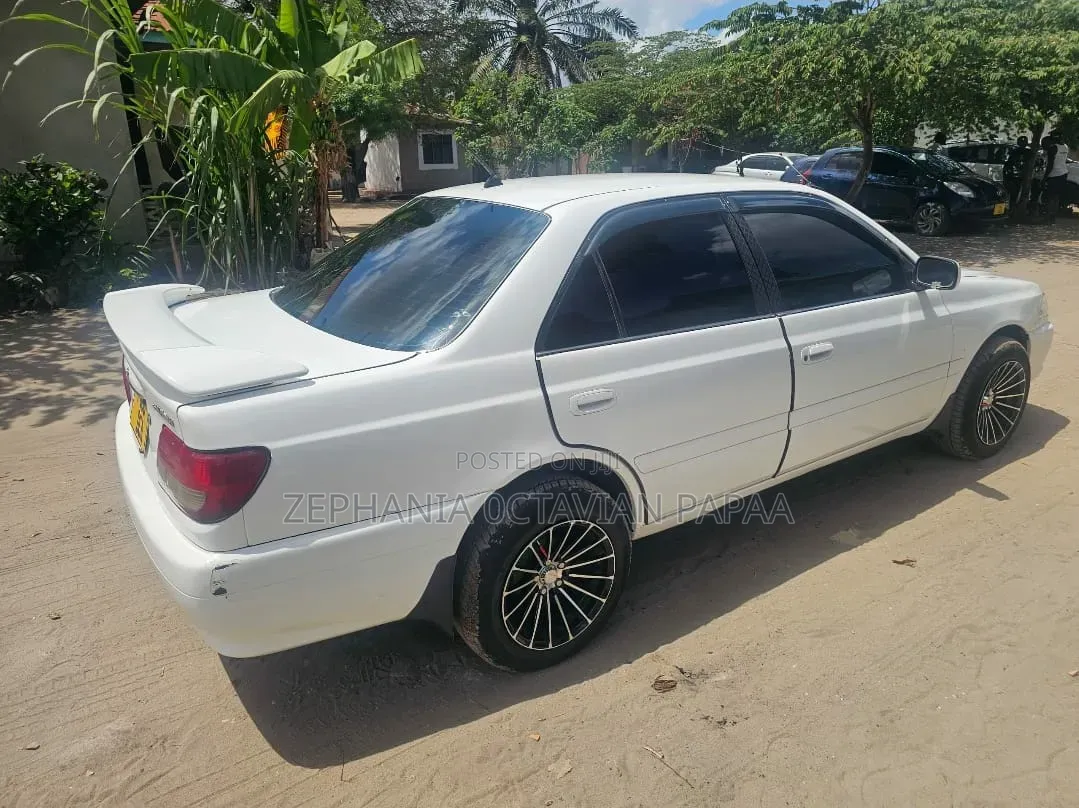 Toyota Carina 2001 White