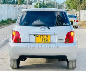 Toyota IST 2003 Silver
