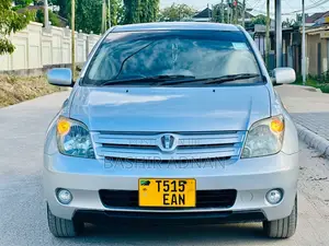 Toyota IST 2003 Silver