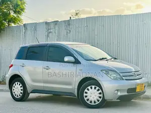 Toyota IST 2003 Silver