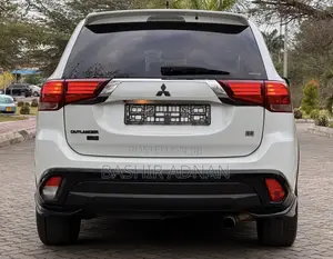 Mitsubishi Outlander 2016 White