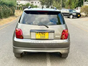 Toyota IST 2004 Beige