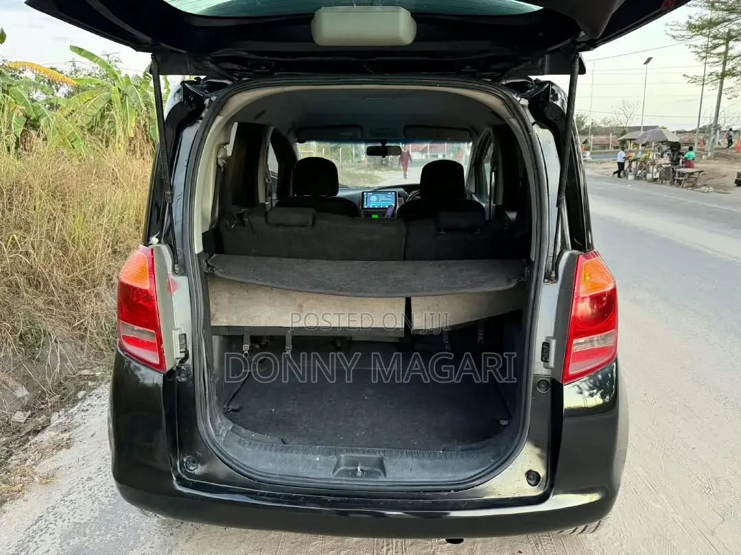 Toyota Ractis 2008 Black