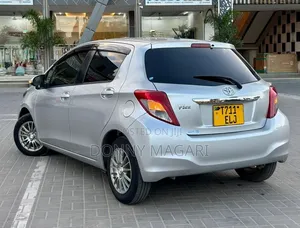 Toyota Vitz 2013 Silver