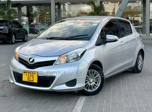 Toyota Vitz 2013 Silver