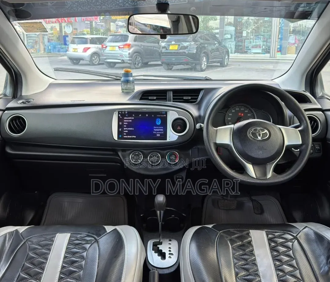 Toyota Vitz 2013 Silver