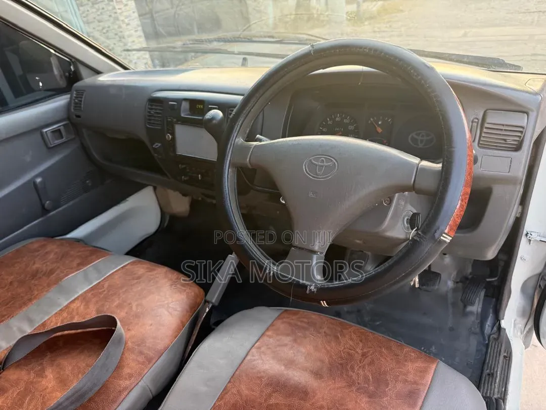 Toyota TownAce 2004 White