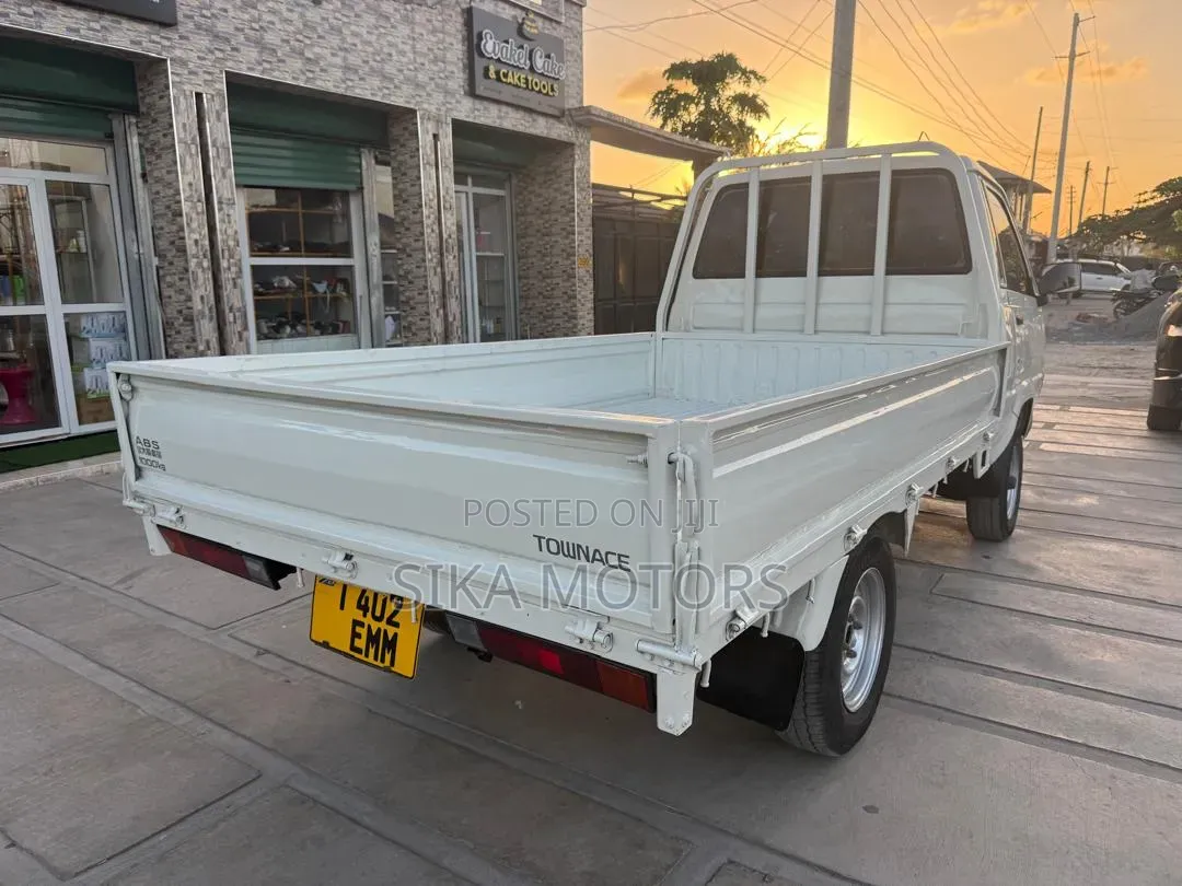 Toyota TownAce 2004 White