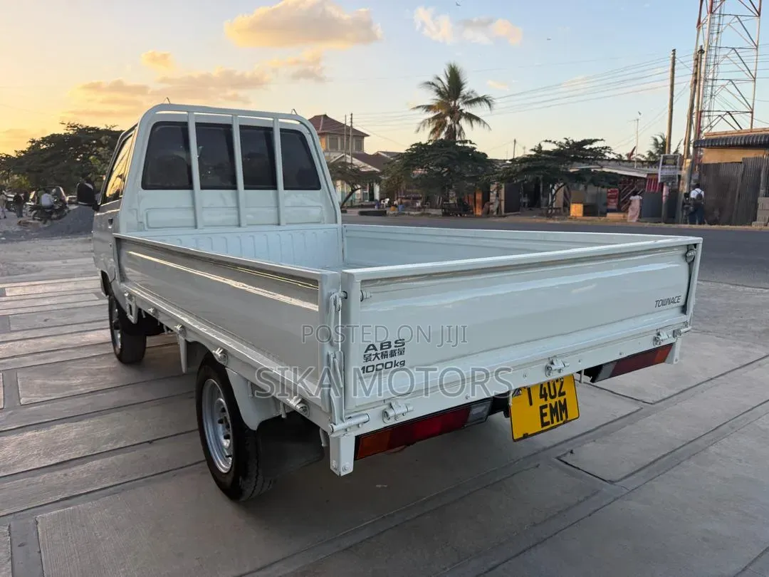Toyota TownAce 2004 White