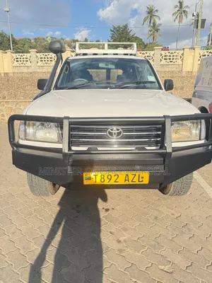 Toyota Land Cruiser 2001 White