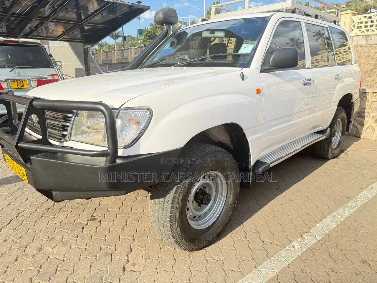 Toyota Land Cruiser 2001 White