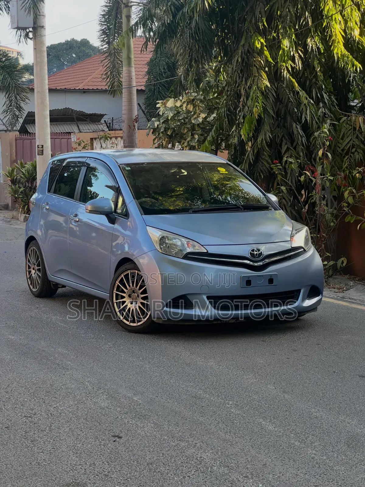 Toyota Ractis 2010 Blue
