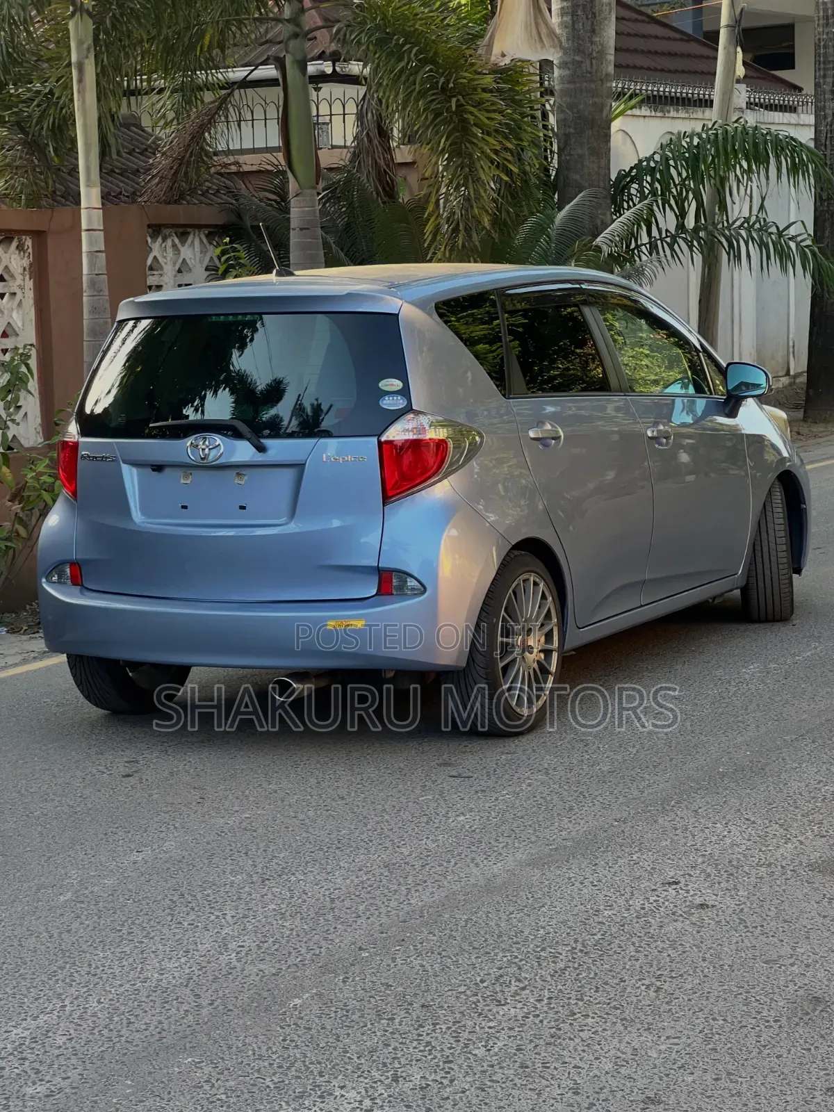 Toyota Ractis 2010 Blue