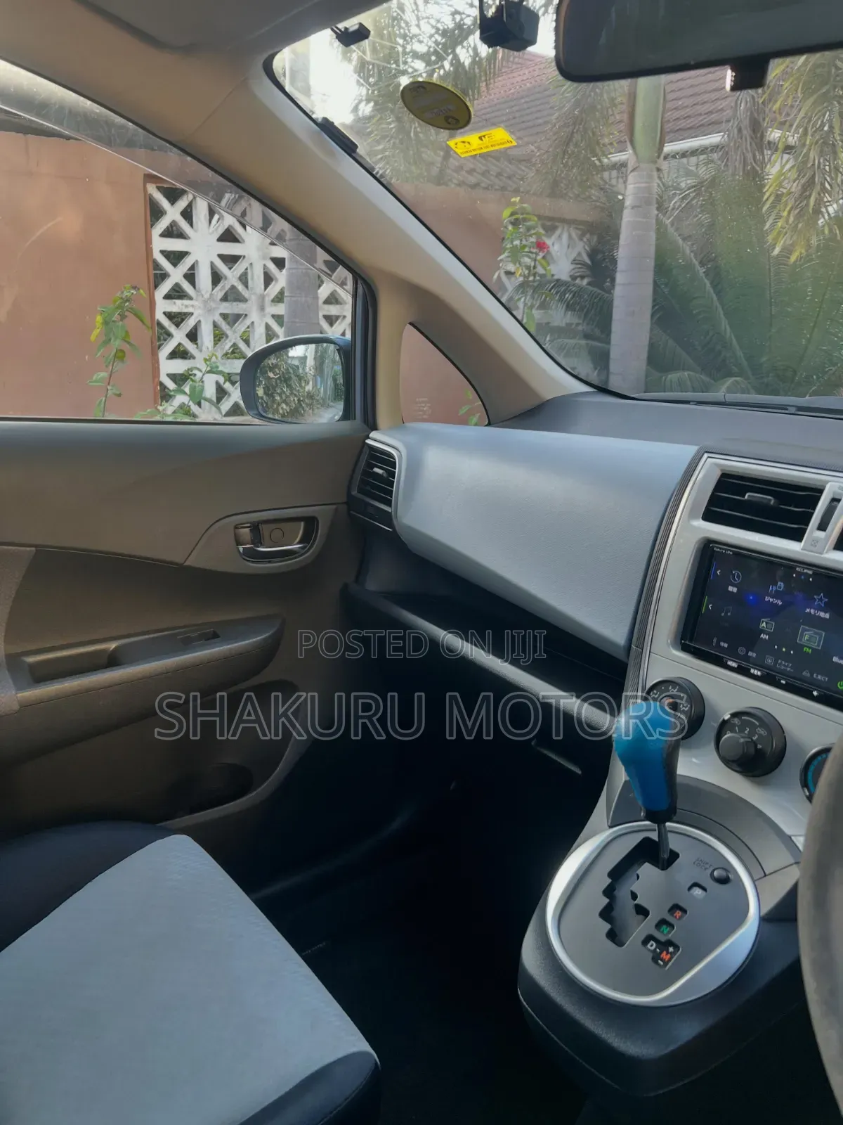 Toyota Ractis 2010 Blue