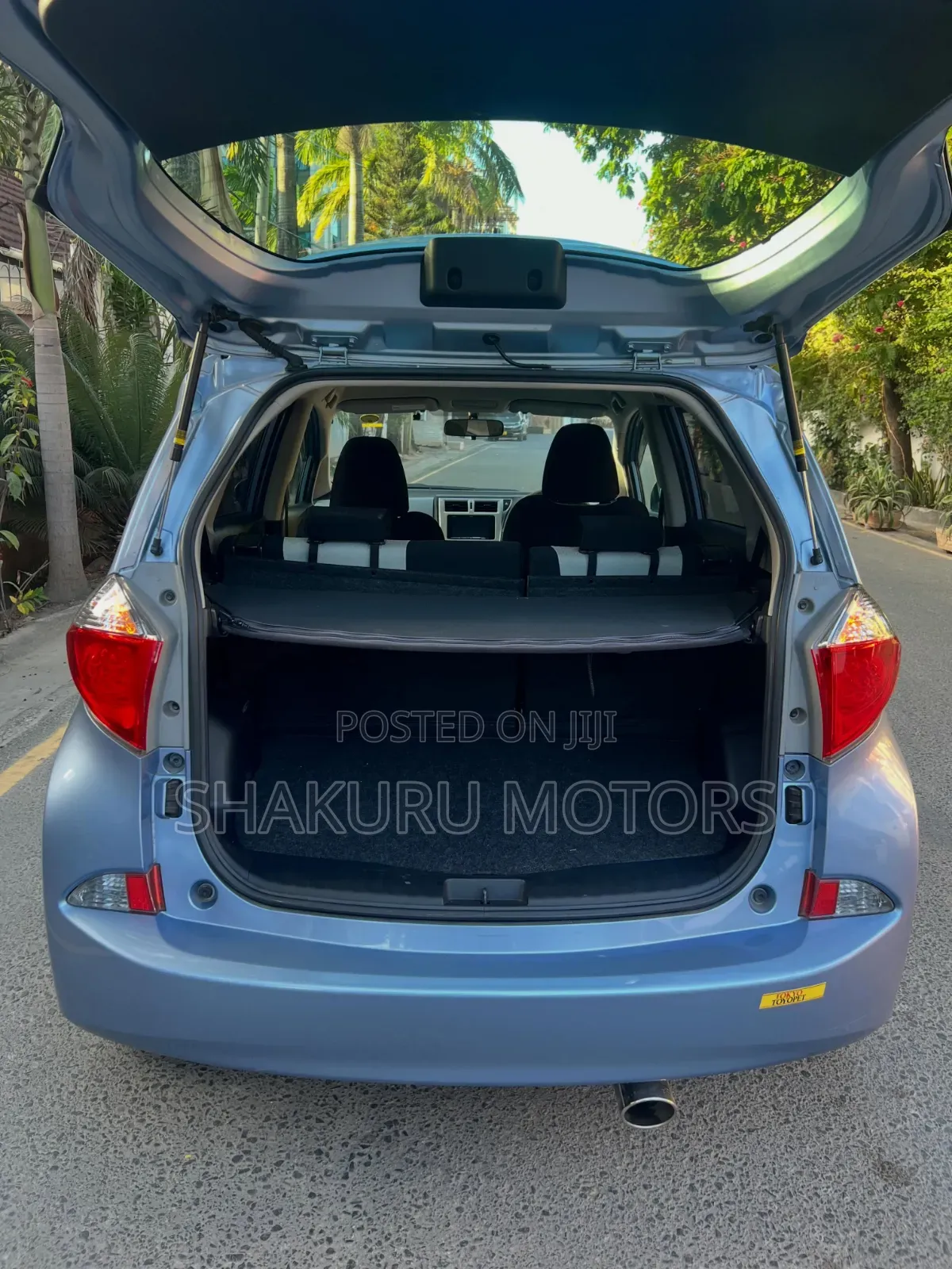 Toyota Ractis 2010 Blue