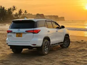 Toyota Fortuner 2.8 D AWD 2022 White