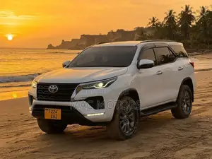 Toyota Fortuner 2.8 D AWD 2022 White
