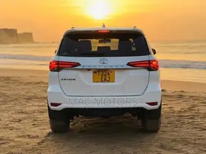 Toyota Fortuner 2.8 D AWD 2022 White