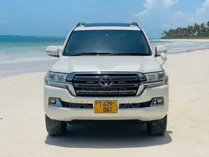 Toyota Land Cruiser 4.5 V8 VXR 2018 White