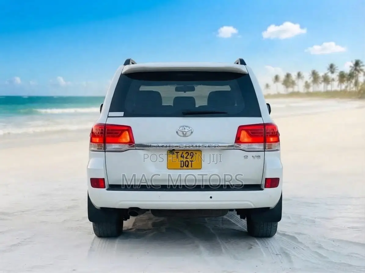 Toyota Land Cruiser 4.5 V8 VXR 2018 White