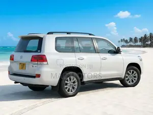 Toyota Land Cruiser 4.5 V8 VXR 2018 White