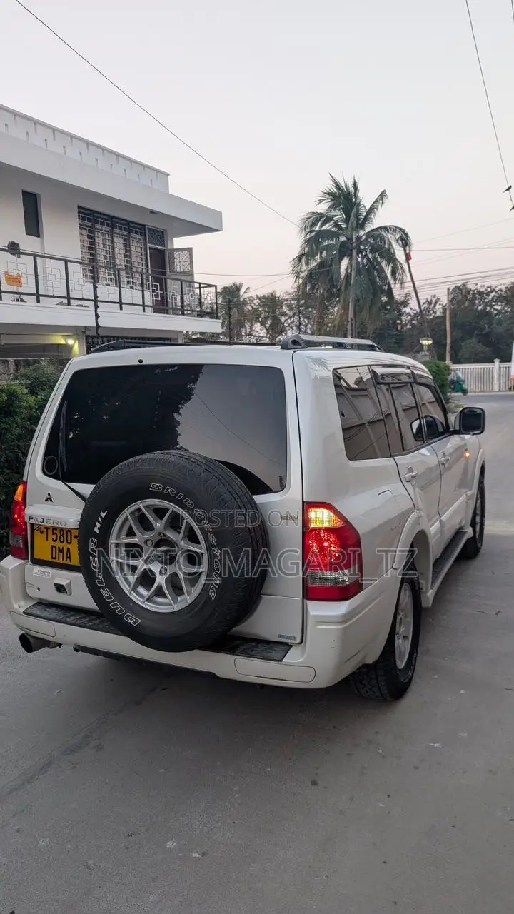 Mitsubishi Pajero 2005 White